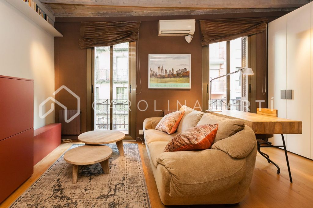 Renovated loft apartment for sale in Galvany, Barcelona