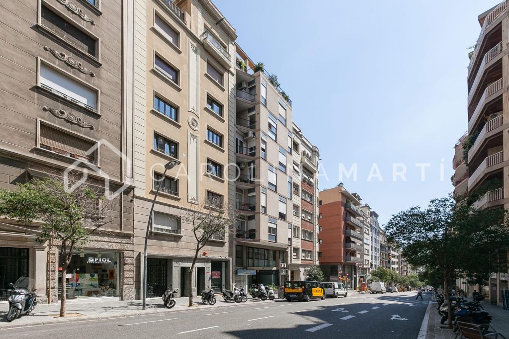 Local with mezzanine for sale in Galvany, Barcelona