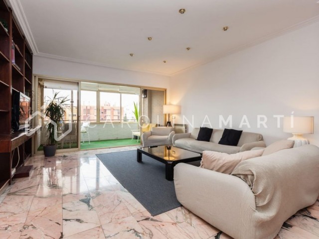 Apartment with terrace for sale in Les Tres Torres, Barcelona