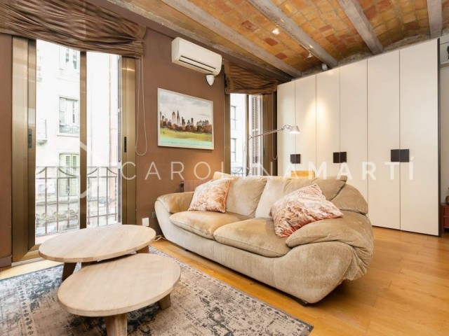 Renovated loft apartment for sale in Galvany, Barcelona