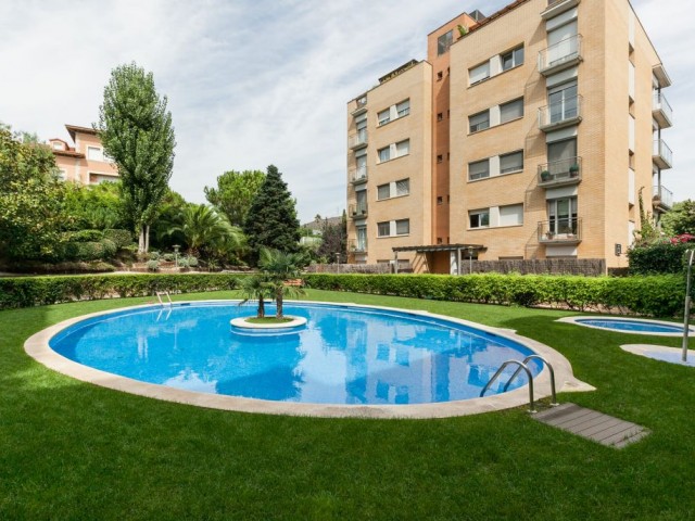 Flat with a garden for rent in Esplugues de Llobregat, Barcelona
