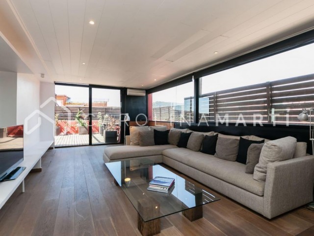 Penthouse with terrace to reform for rent in Galvany, Barcelona